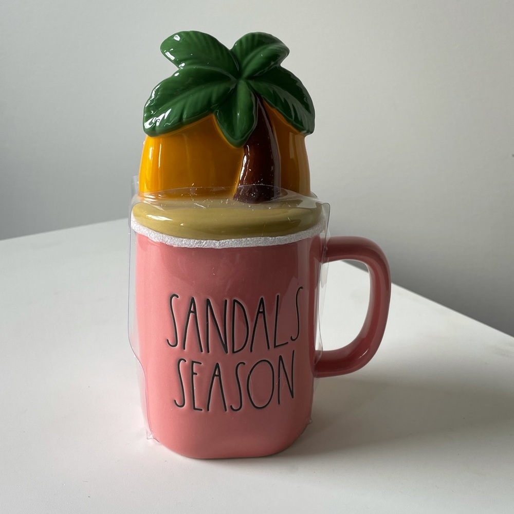 NWT RAE DUNN Sandal Season Figural Lidded Mug